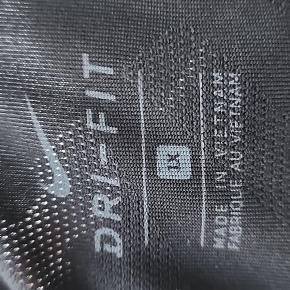 Nike Air Women's Black Drifit Top - Size 1X - Picture 3 of 8